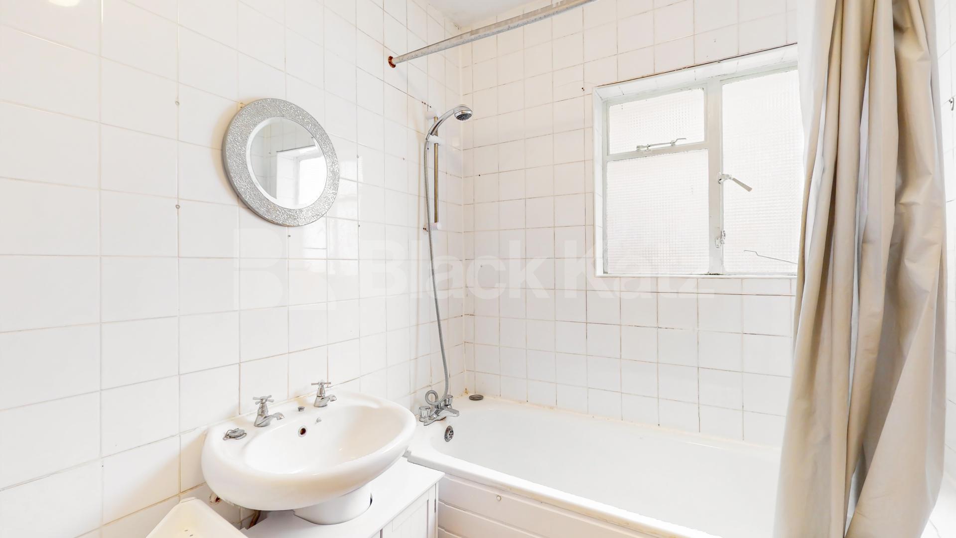 Located close to Turnpike lane Station is this large 3 bedroom property Willoughby Road, Turnpike Lane 